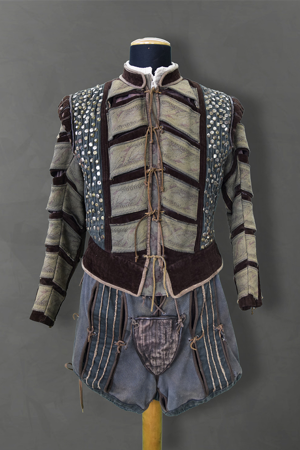 Costumi Russo - Sartoria per Cinema teatro e televisione - Noleggio e Realizzazione